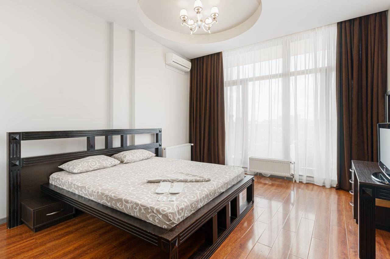 Arcadia Palace 2-Bedrooms Apartment With Terrace โอเดสซา ภายนอก รูปภาพ