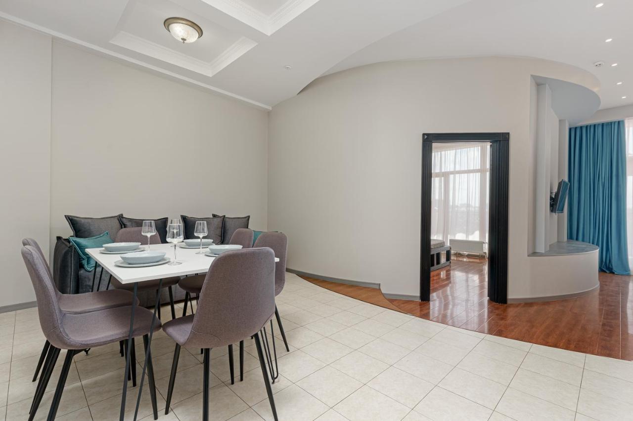 Arcadia Palace 2-Bedrooms Apartment With Terrace โอเดสซา ภายนอก รูปภาพ