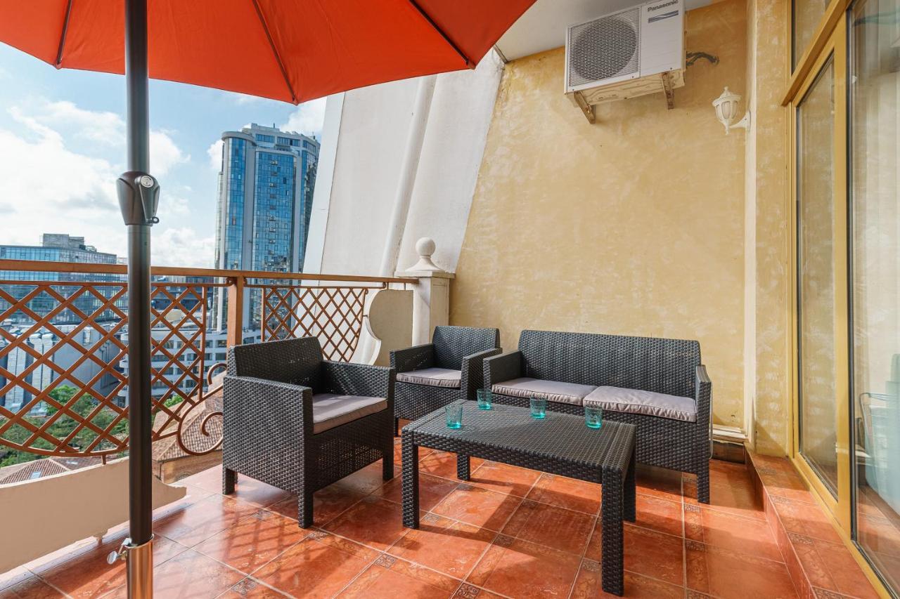 Arcadia Palace 2-Bedrooms Apartment With Terrace โอเดสซา ภายนอก รูปภาพ