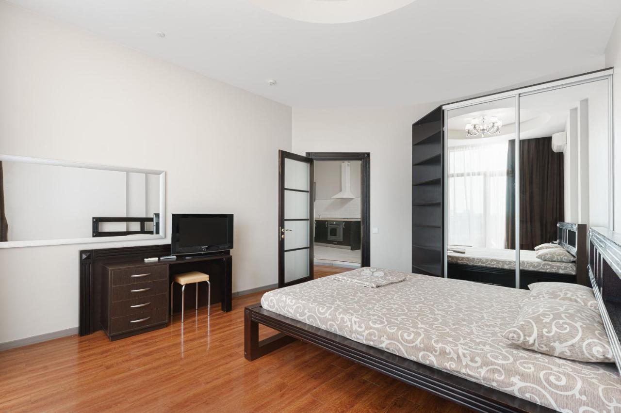Arcadia Palace 2-Bedrooms Apartment With Terrace โอเดสซา ภายนอก รูปภาพ